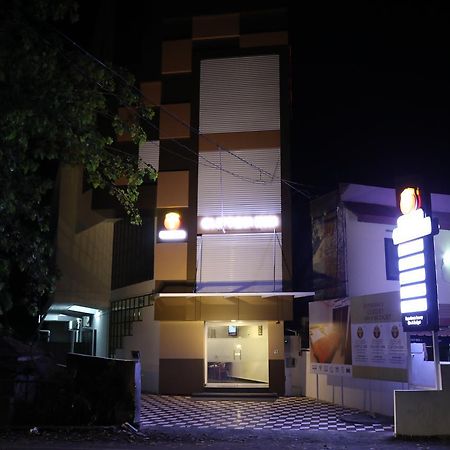 Puthens Clifton Inn Kottayam Exteriör bild