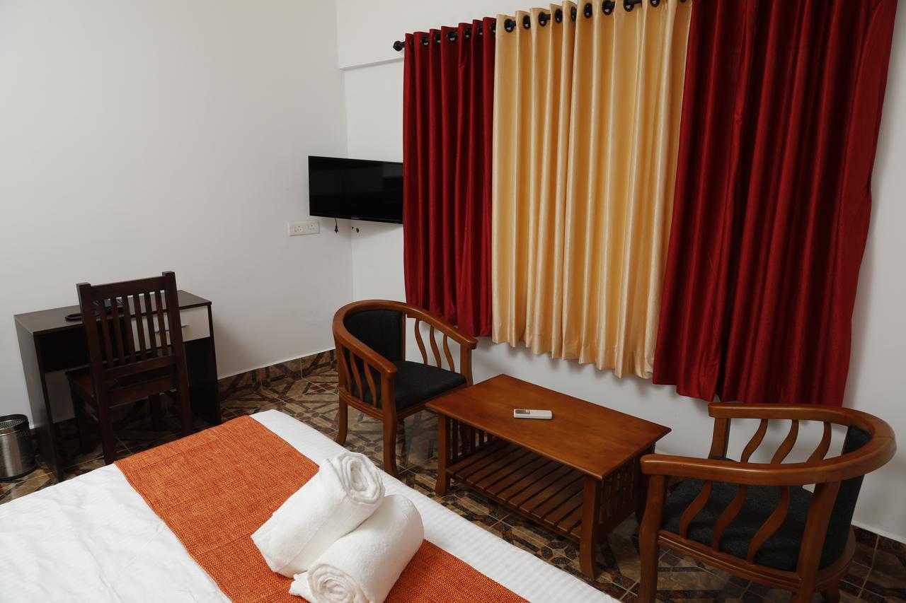 Puthens Clifton Inn Kottayam Exteriör bild